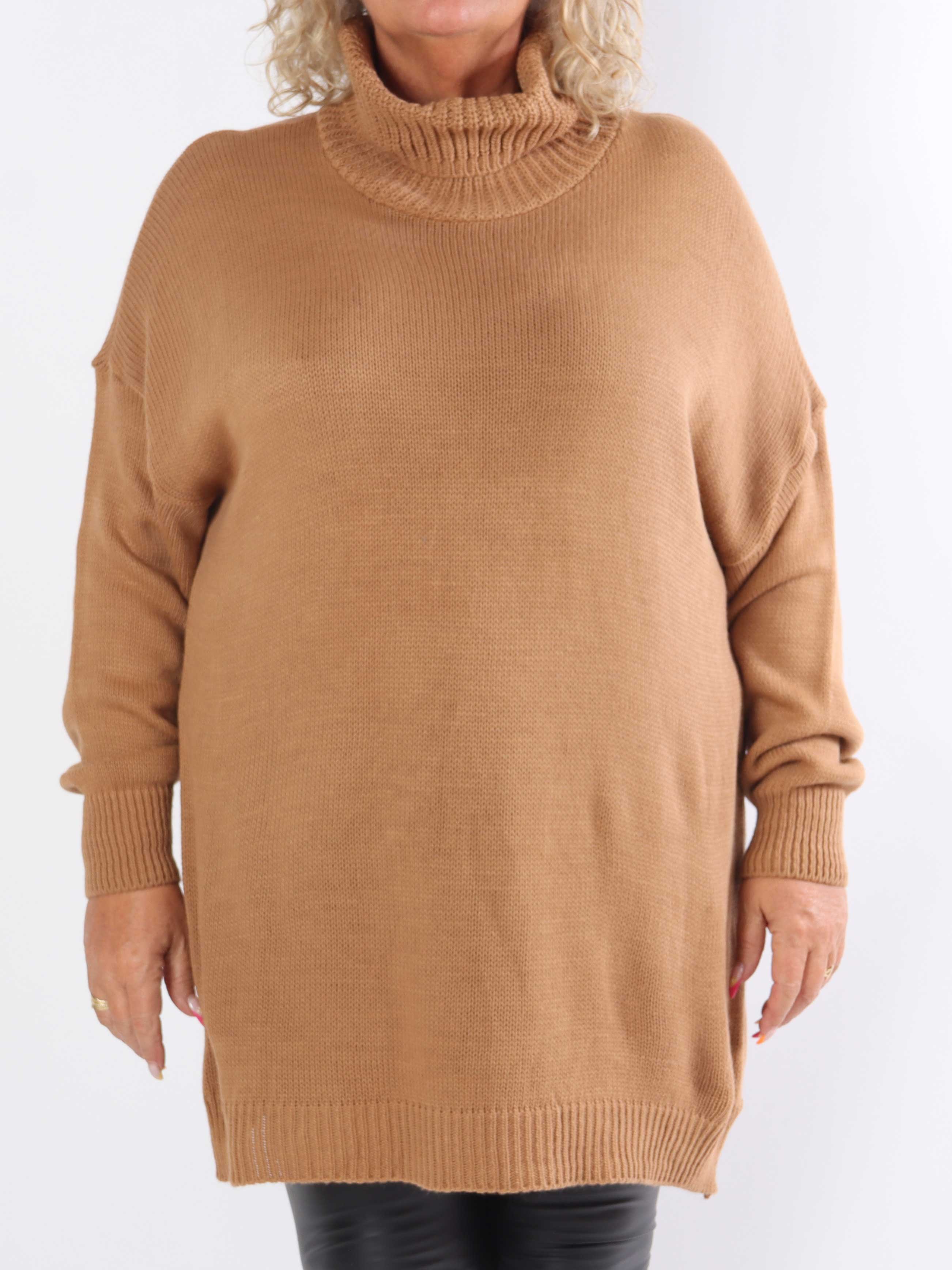 Blair - Ensfarvet plus size strikkjole med turtleneck